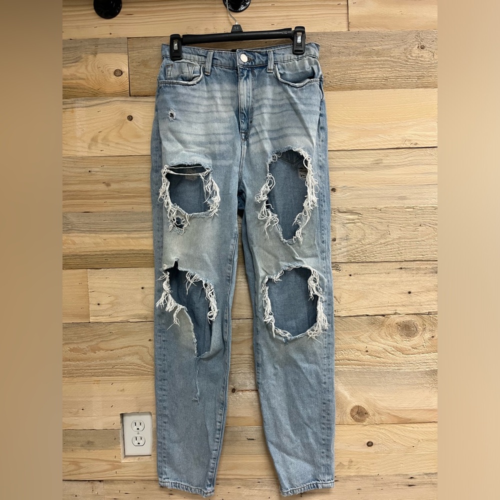 women’s ripped jeans